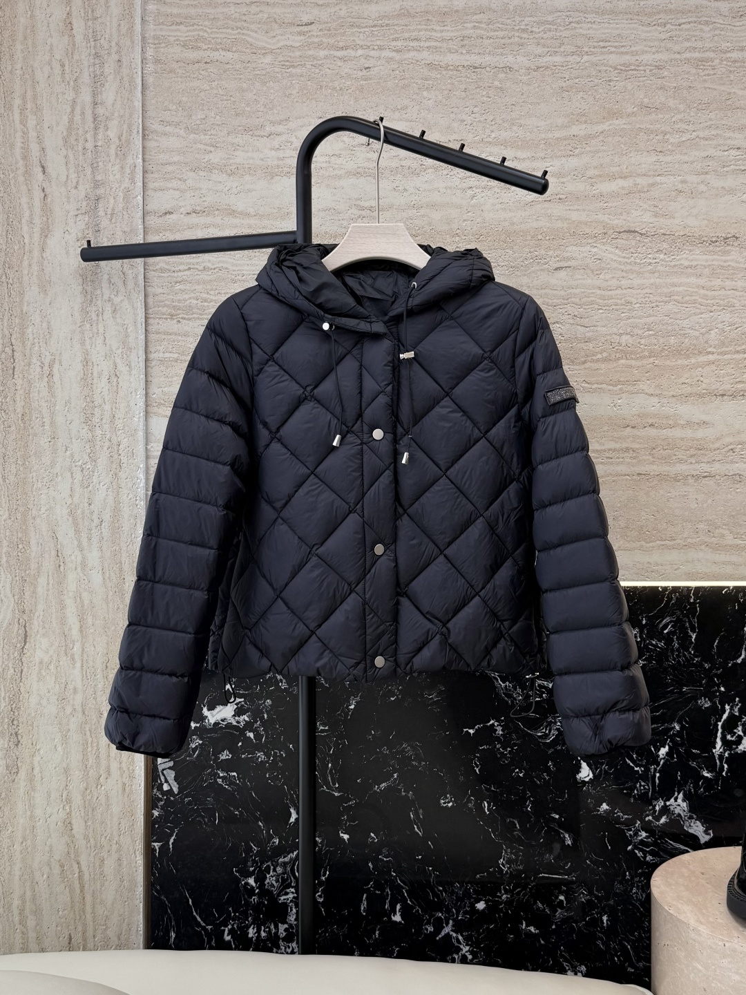 NO:567775,With dust bag M8381# new down jacket BC unstandardized 90 white goose down short diamond check down jacket black beige MLXL,,down jacket,alexander wang19860909配防尘袋M8381#新款羽绒服 BC 无标款 90 白鹅绒 短款 菱形格 羽绒服 黑色 米色 MLXL,,down jacket,alexander wang,Women's clothing