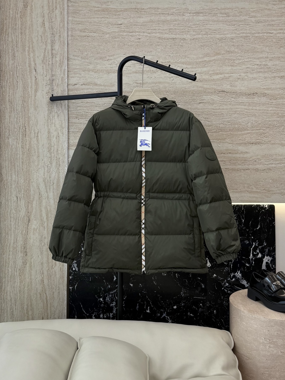 NO:566532,With dust bag 25032# new down jacket Burberry top version 90 white duck down plaid color matching latest down jacket jet black black SML,,burberry,burberry,down jacket,alexander wang19860909配防尘袋25032#新款羽绒服 Bur巴宝莉 顶级版 90白鸭绒 格纹拼色 最新款羽绒服 墨黑色 黑色 SML,,burberry,burberry,down jacket,alexander wang,Women's clothing
