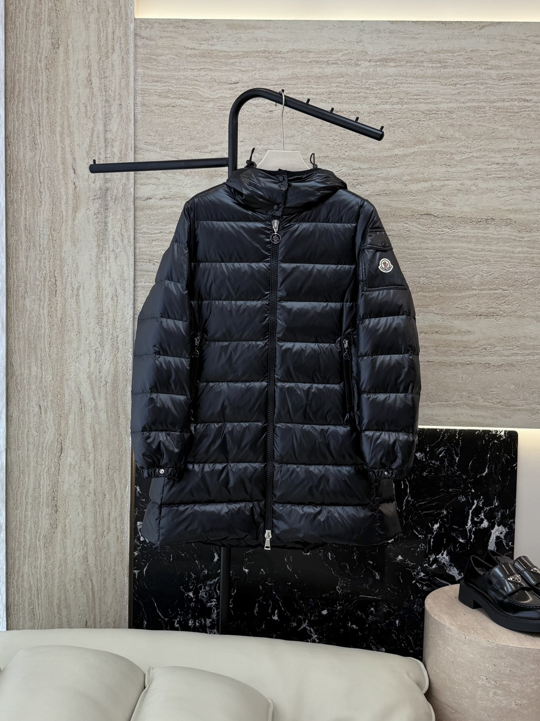 NO:566576,With dust bag M416# new down jacket Mon top version 90 white goose down latest drawstring design slimming down jacket black off-white 1/2/3 size, Moncler, down jacket, alexander wang19860909配防尘袋M416#新款羽绒服 Mon蒙口顶级版 90 白鹅绒 最新款 抽绳设计 显瘦 羽绒服 黑色 米白色 1/2/3码,,Moncler,down jacket,alexander wang,Women's clothing