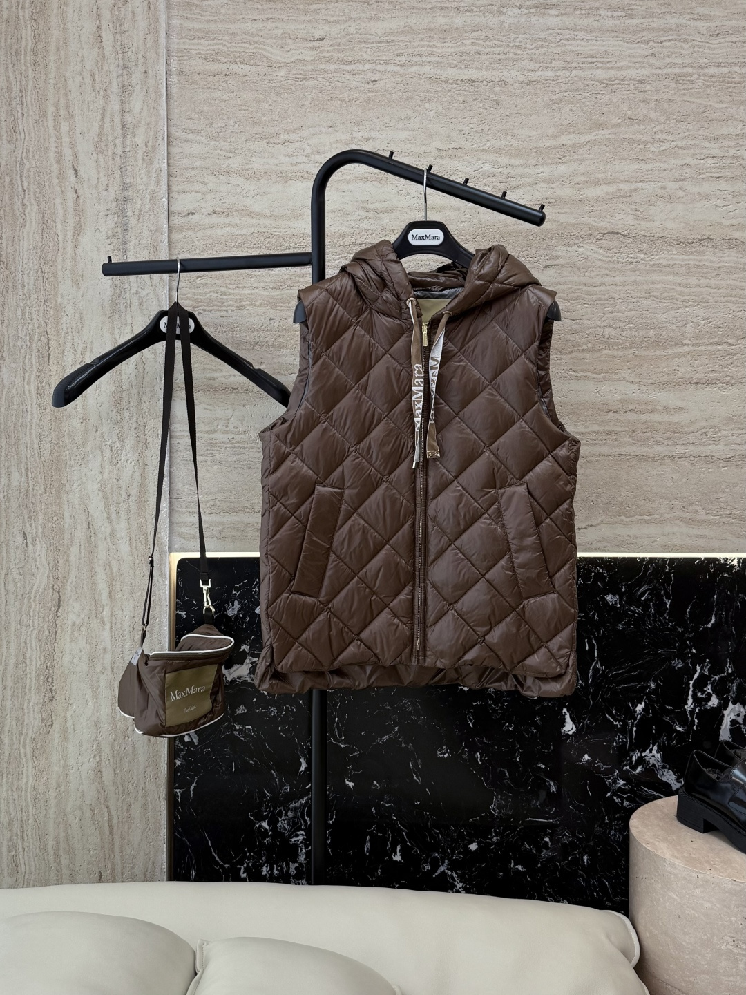 NO:566616,With dust bag MX702# new down jacket max mara with original packaging original high-end version diamond check down vest 90 goose down jacket black/red brown/gray/off-white 38/40/42 size,,down jacket,alexander wang19860909配防尘袋MX702#新款羽绒服 max mara 配原包装 原标高定版 菱形格 羽绒马甲 90 鹅绒羽绒服 黑色/红棕色/灰色/米白色 38/40/42 码,,down jacket,alexander wang,Women's clothing