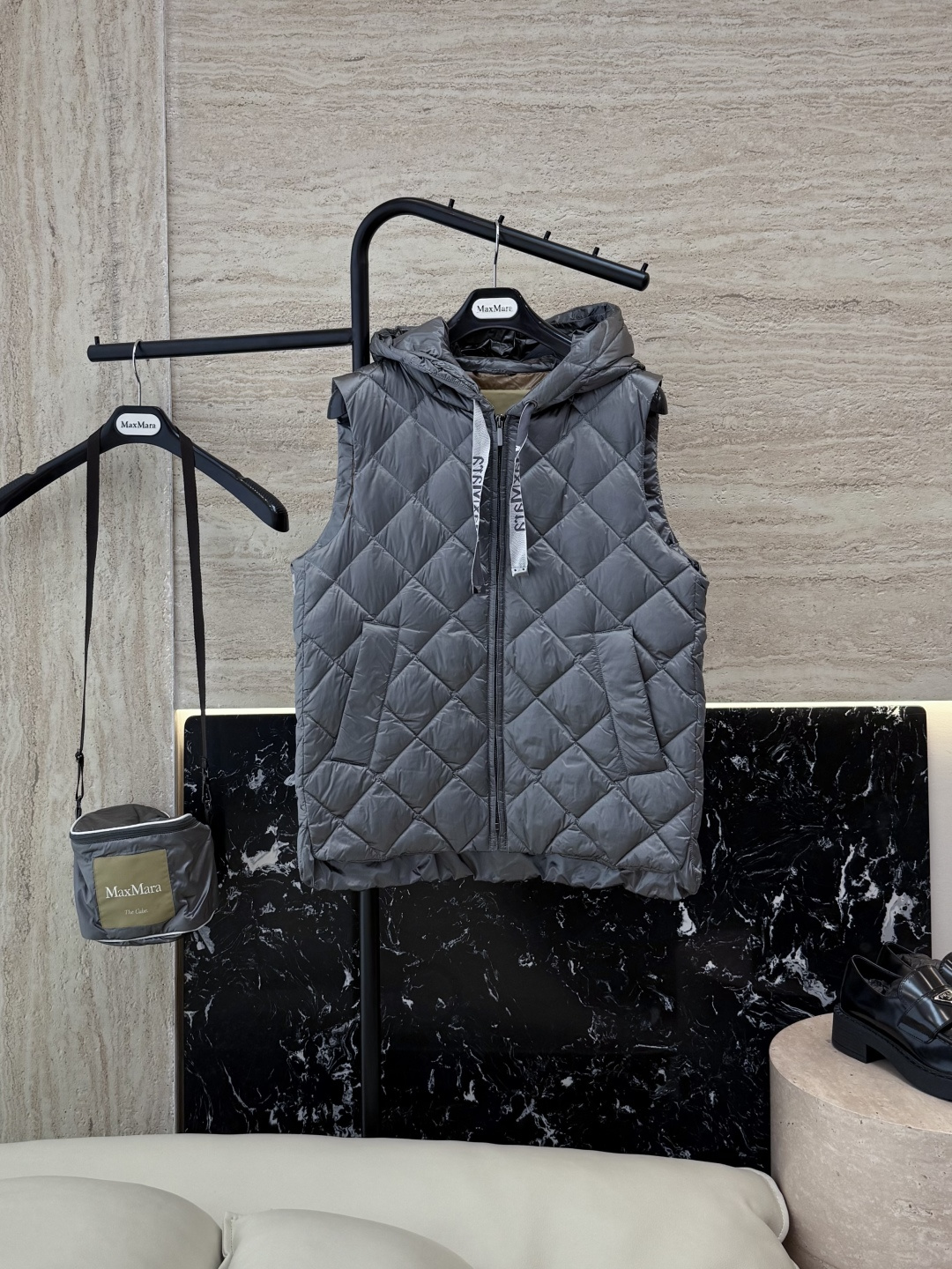 NO:566584,With dust bag MX702# new down jacket max mara with original packaging original high-end version diamond check down vest 90 goose down jacket black/red brown/gray/off-white 38/40/42 size,,down jacket,alexander wang19860909配防尘袋MX702#新款羽绒服 max mara 配原包装 原标高定版 菱形格 羽绒马甲 90 鹅绒羽绒服 黑色/红棕色/灰色/米白色 38/40/42 码,,down jacket,alexander wang,Women's clothing
