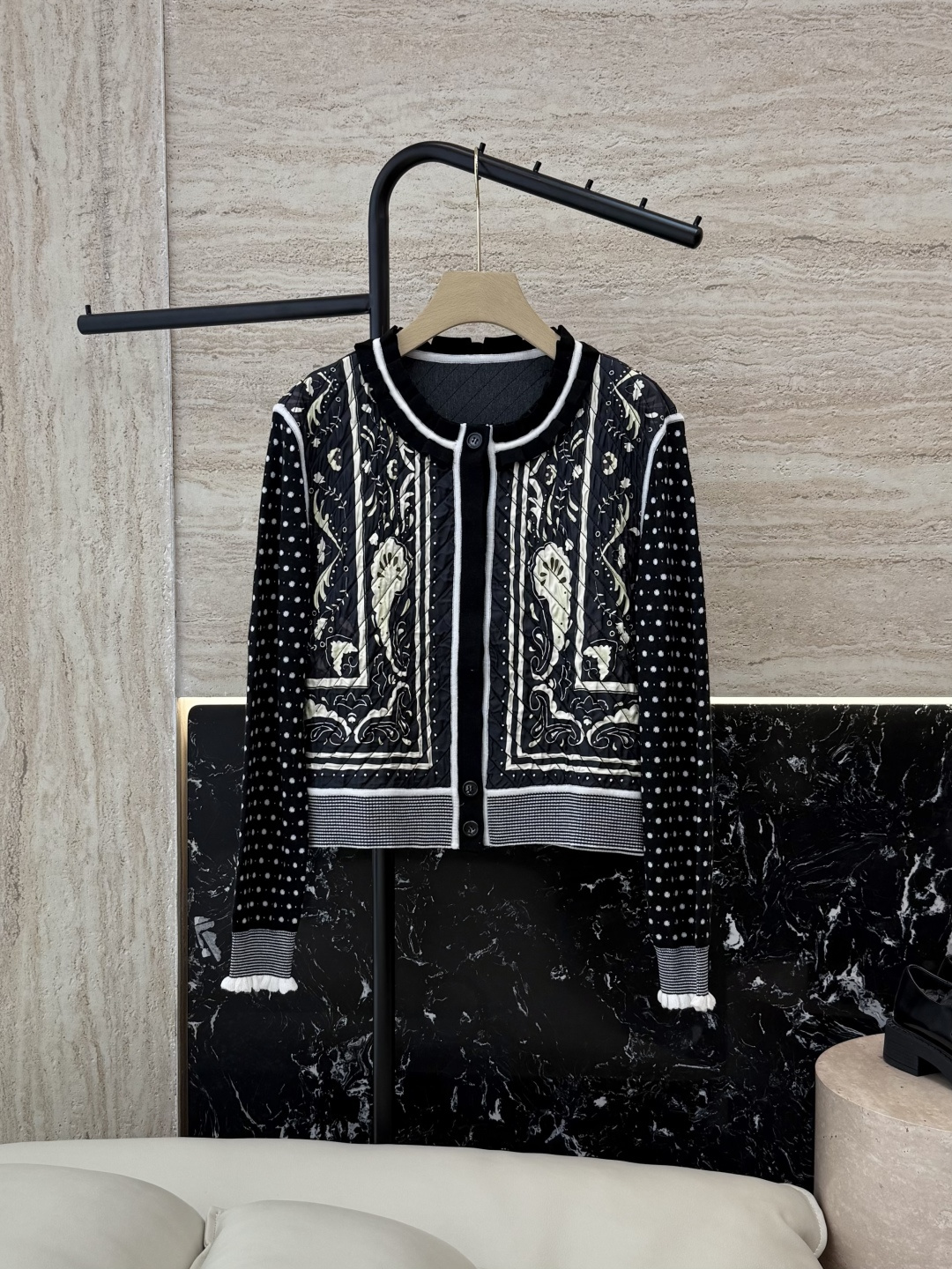 NO:567789,H32588#New Jacket H Home Hermès silk printed splicing long-sleeved knitted wool quilted coat small cardigan black blue S- XXL,,hermes,jackets & coats,real silk,alexander wang19860909H32588#新款外套 H家 爱马仕 真丝印花拼接长袖针织羊毛夹棉棉衣小 开衫 黑色 蓝色 S- XXL,,hermes,jackets & coats,real silk,alexander wang,Women's clothing