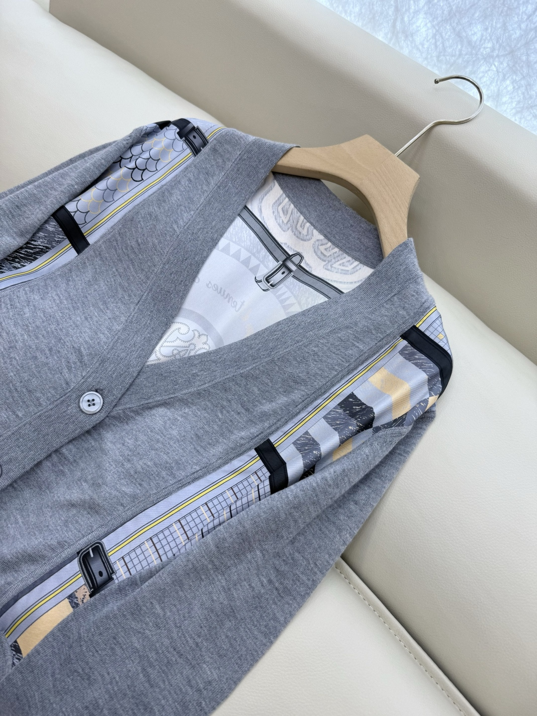 H32587#新款外套💕H家 爱马仕 100% 真丝印花拼接长袖针织羊毛开衫 灰色 蓝色 粉色 S-XL