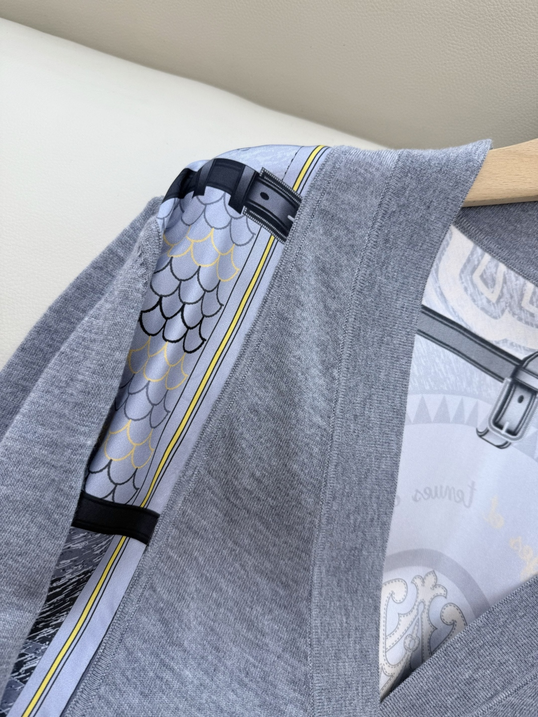 H32587#新款外套💕H家 爱马仕 100% 真丝印花拼接长袖针织羊毛开衫 灰色 蓝色 粉色 S-XL