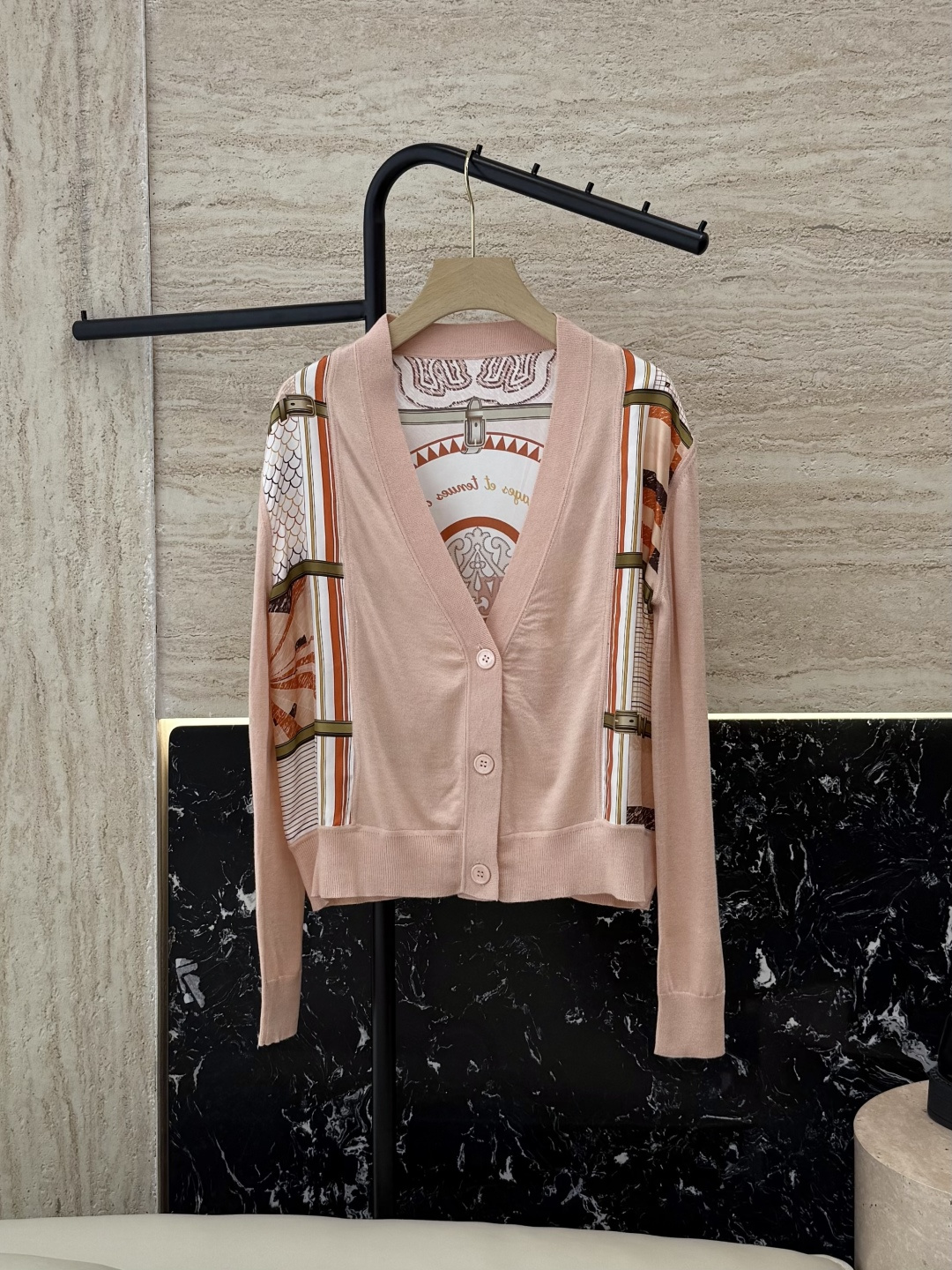 NO:567782,H32587#New Jacket H Home Hermes Silk Printed Splicing Long Sleeve Knitted Wool Cardigan Gray Blue Pink S-XL,,hermes,jackets & coats,real silk,alexander wang19860909H32587#新款外套 H家 爱马仕 真丝印花拼接长袖针织羊毛开衫 灰色 蓝色 粉色 S-XL,,hermes,jackets & coats,real silk,alexander wang,Women's clothing