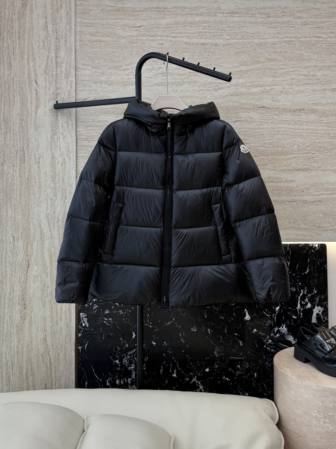 NO:566587,With dust bag M423# new down jacket Mon top version 90 white goose down latest model doll style small A hem short down jacket black off-white navy blue 1/2/3 size, Moncler, down jacket, alexander wang19860909配防尘袋M423#新款羽绒服 Mon蒙口顶级版 90 白鹅绒 最新款 娃娃款 小A摆短款羽绒服 黑色 米白色 藏青色 1/2/3码,,Moncler,down jacket,alexander wang,Women's clothing