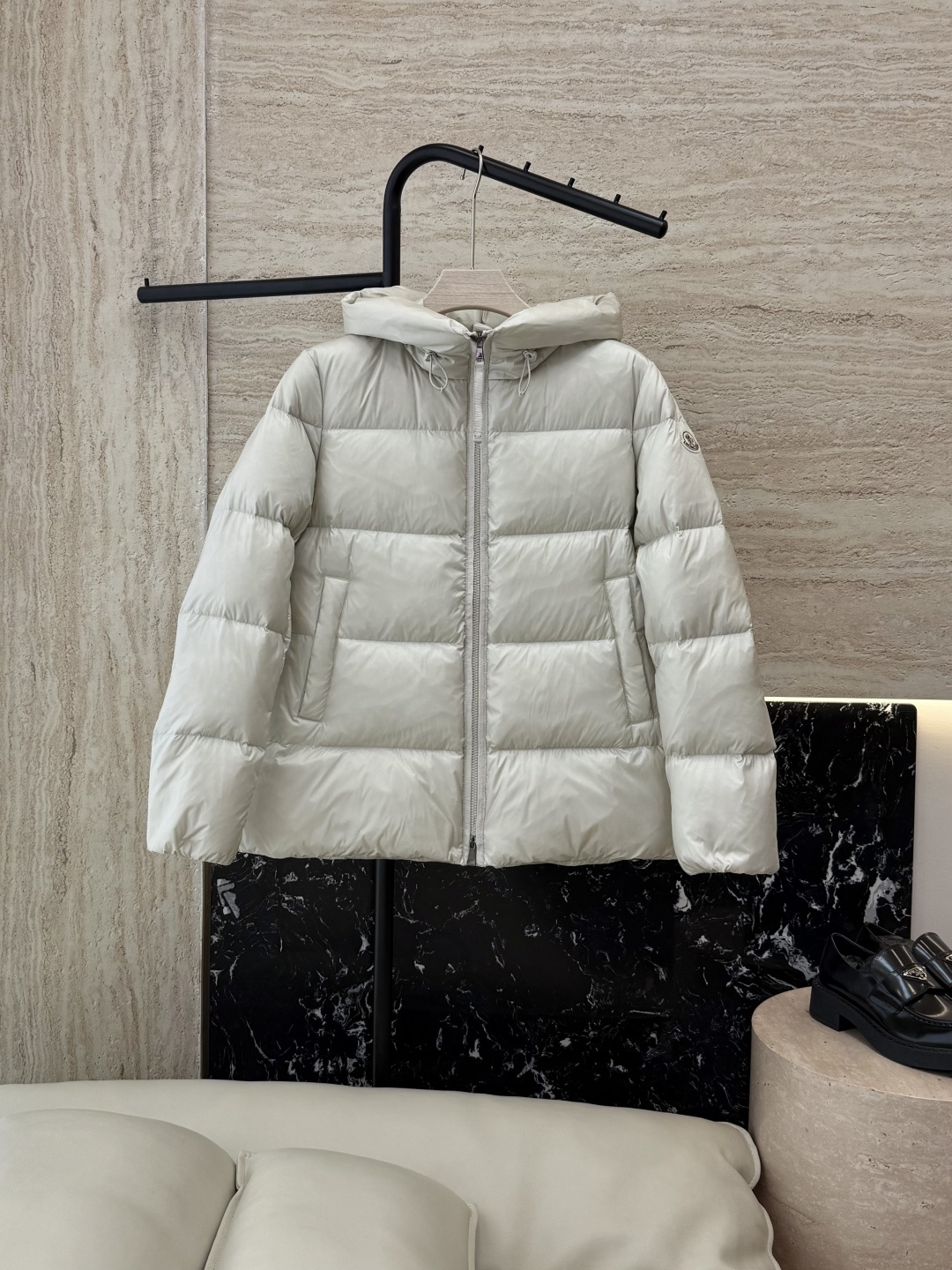 NO:566595,With dust bag M423# new down jacket Mon top version 90 white goose down latest model doll style small A hem short down jacket black off-white navy blue 1/2/3 size, Moncler, down jacket, alexander wang19860909配防尘袋M423#新款羽绒服 Mon蒙口顶级版 90 白鹅绒 最新款 娃娃款 小A摆短款羽绒服 黑色 米白色 藏青色 1/2/3码,,Moncler,down jacket,alexander wang,Women's clothing