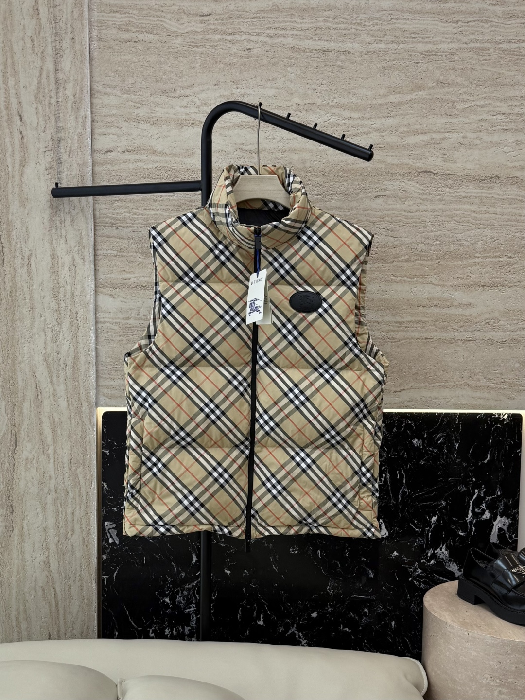 NO:566544,With dust bag D-164# new down jacket Burberry stand collar plaid 90 white goose down down vest XS-S-M,,burberry,burberry,down jacket,alexander wang19860909配防尘袋D-164#新款羽绒服 Bur巴宝莉 立领 格纹 90 白鹅绒 羽绒马甲 XS-S-M,,burberry,burberry,down jacket,alexander wang,Women's clothing