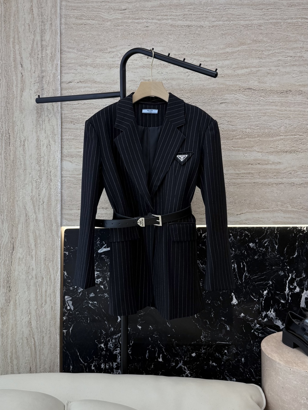 NO:568595,LK004# new coat Prada triangle logo with belt slimming striped suit long-sleeved coat black SML,,prada,jackets & coats,business suit,alexander wang19860909LK004#新款外套 Prada 三角标 配腰带 显瘦 条纹西装 长袖外套 黑色 SML,,prada,jackets & coats,business suit,alexander wang,Women's clothing