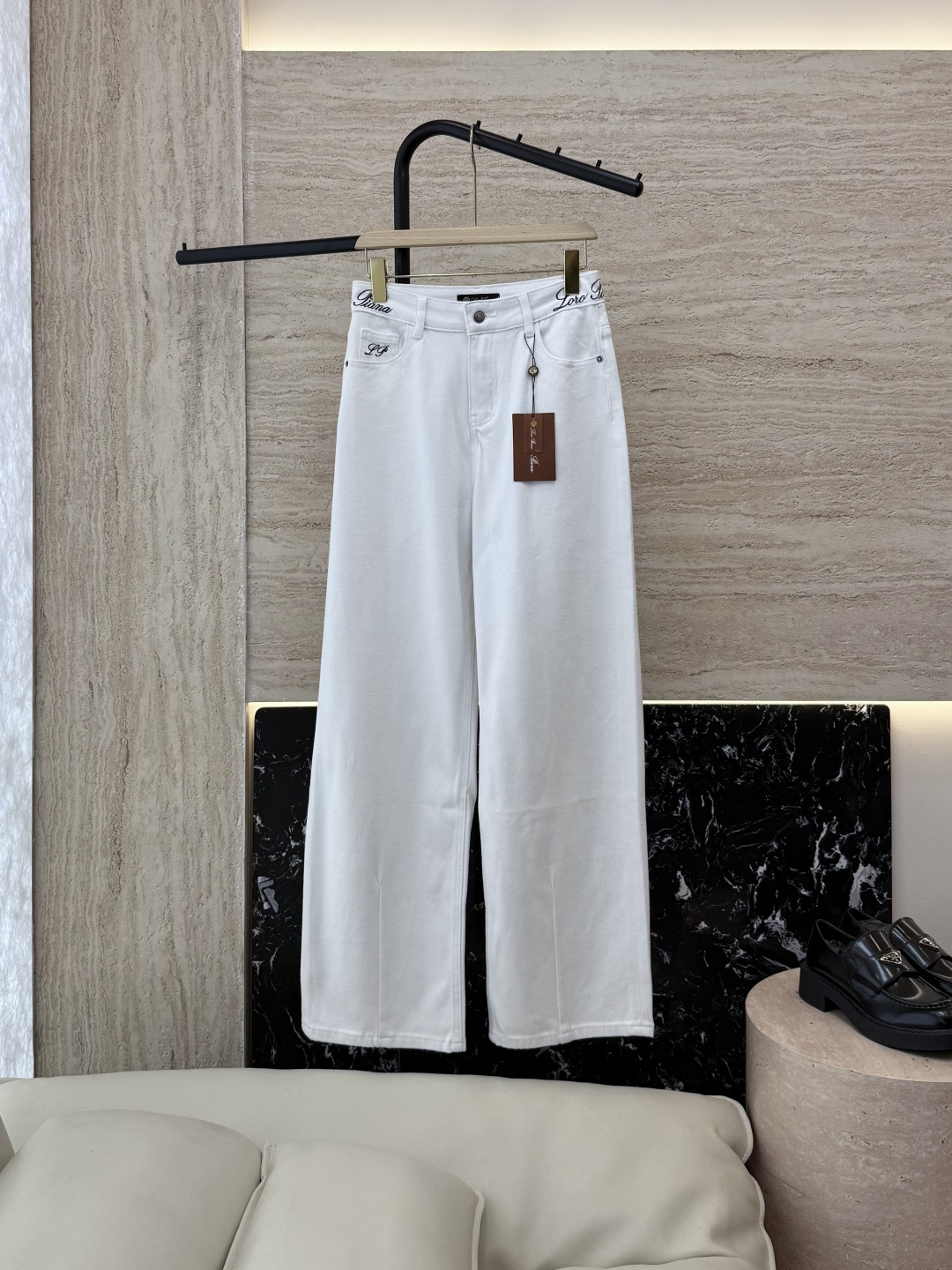 NO:568661,NZ014# new jeans LP super comfortable embroidered logo straight jeans 26/27/28/29,,loro piana,jeans,alexander wang19860909NZ014#新款牛仔裤 LP 超舒适 绣花款logo 直筒 牛仔裤 26/27/28/29,,loro piana,jeans,alexander wang,Women's clothing