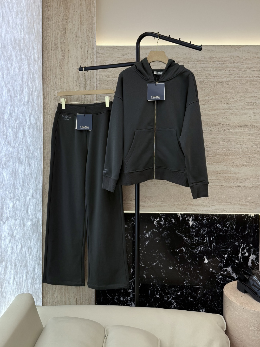 NO:568635,l YO027# new suit max top copy 1:1 version high-end customized version embroidered logo sports and leisure suit camel gray blue SMLXL,,alexander wang19860909l YO027#新款套装 max 顶级复制 1:1 版 高端定制版 刺绣logo 运动休闲套装 驼色 灰色 蓝色 SMLXL,,alexander wang,Women's clothing