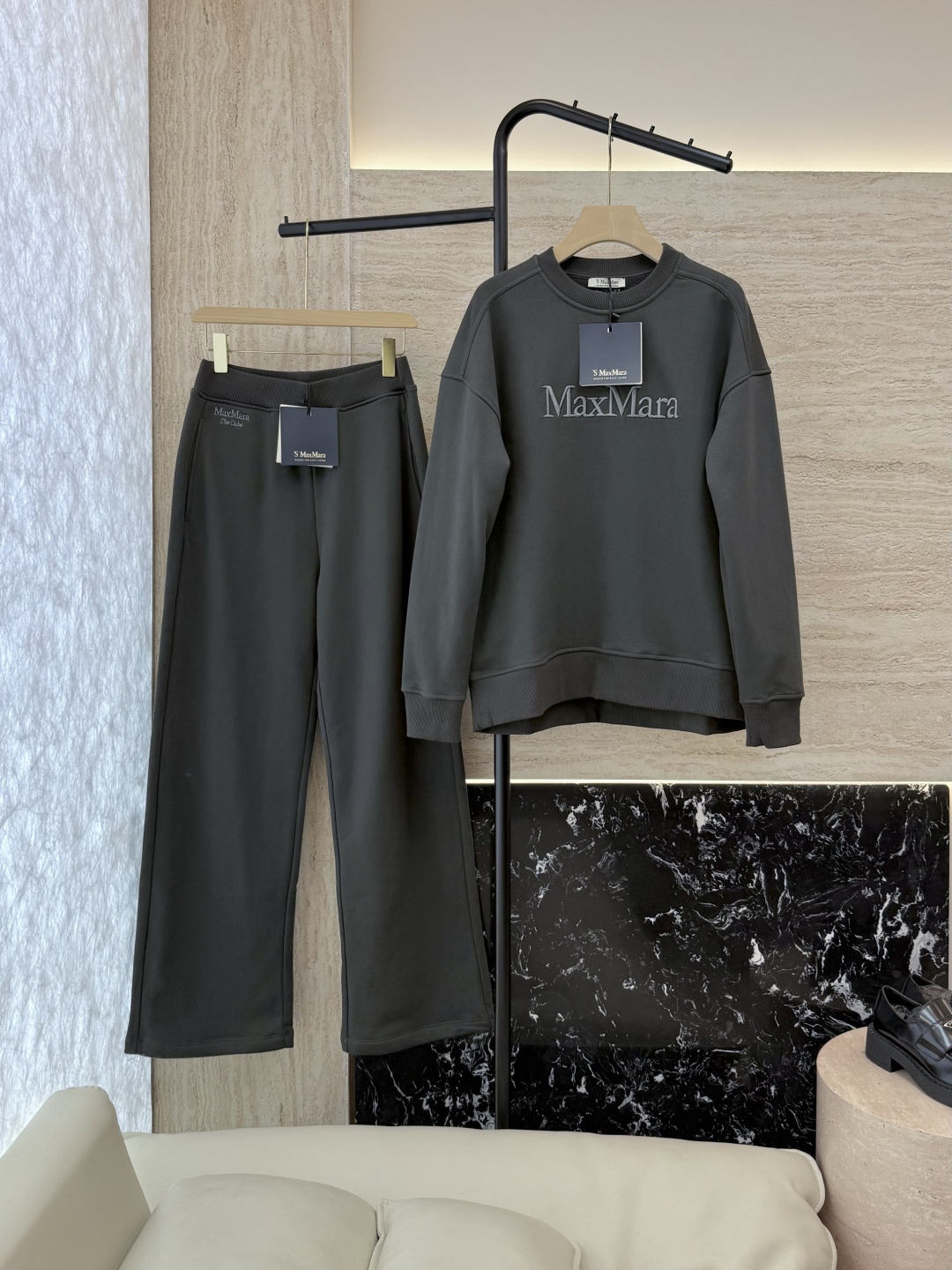 NO:568643,YO028# new suit P max top copy 1:1 version high-end customized version embroidered logo sports and leisure suit camel blue gray SML XL,,alexander wang19860909YO028#新款套装P max 顶级复制 1:1 版 高端定制版 刺绣logo 运动休闲套装 驼色 蓝色 灰色 SML XL,,alexander wang,Women's clothing