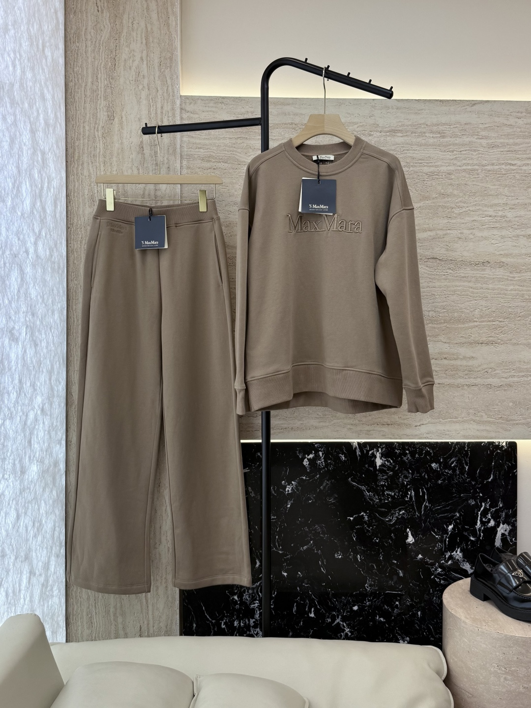 NO:568639,YO028# new suit P max top copy 1:1 version high-end customized version embroidered logo sports and leisure suit camel blue gray SML XL,,alexander wang19860909YO028#新款套装P max 顶级复制 1:1 版 高端定制版 刺绣logo 运动休闲套装 驼色 蓝色 灰色 SML XL,,alexander wang,Women's clothing