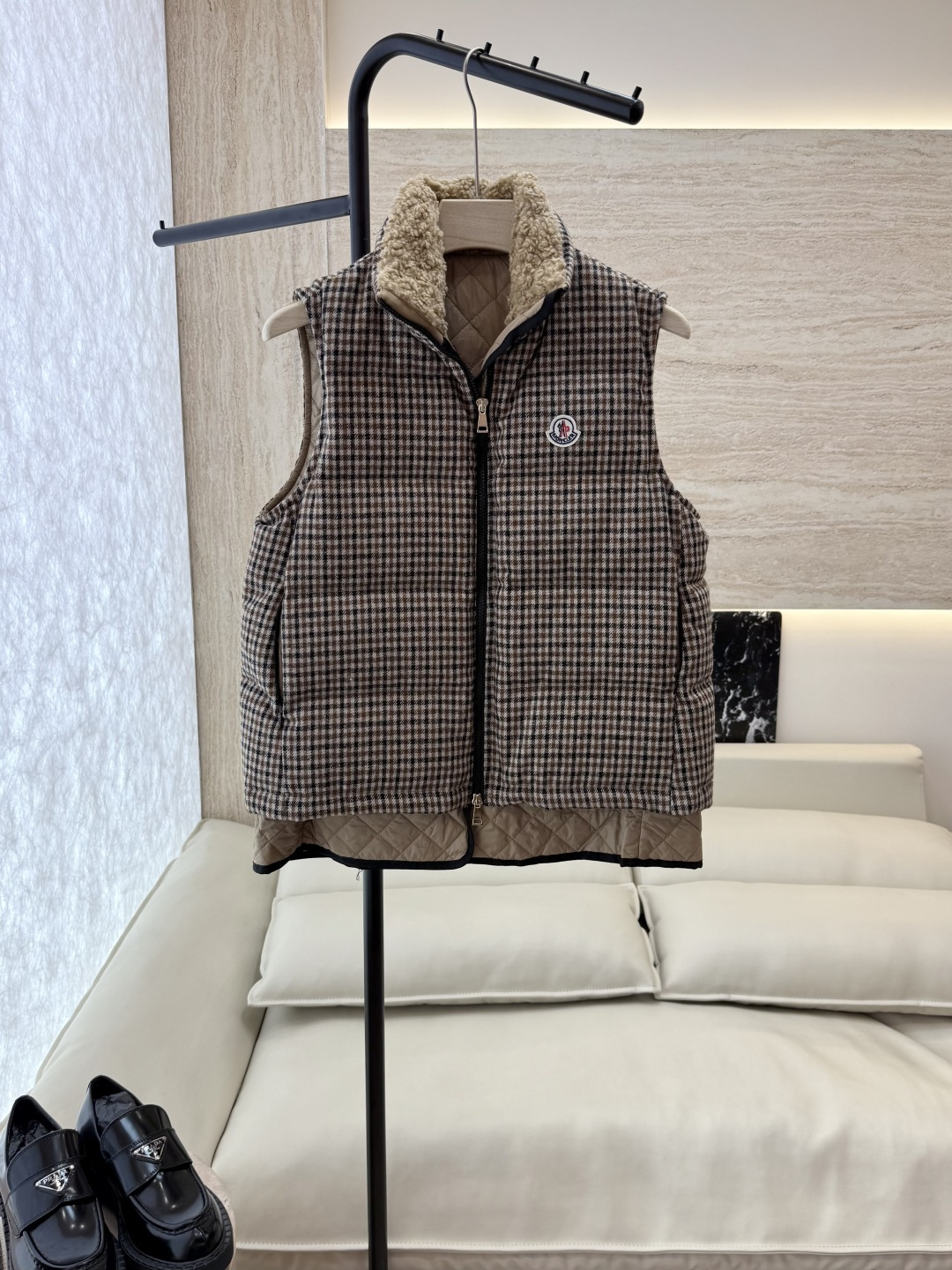 NO:568666,With dust bag LK001# new down jacket Mon wool plaid material 90 white goose down down jacket vest size 1-2-3,,Moncler,down jacket,alexander wang19860909配防尘袋LK001#新款羽绒服 Mon蒙口 羊毛格纹料 90 白鹅绒 羽绒服马甲 1-2-3码,,Moncler,down jacket,alexander wang,Women's clothing