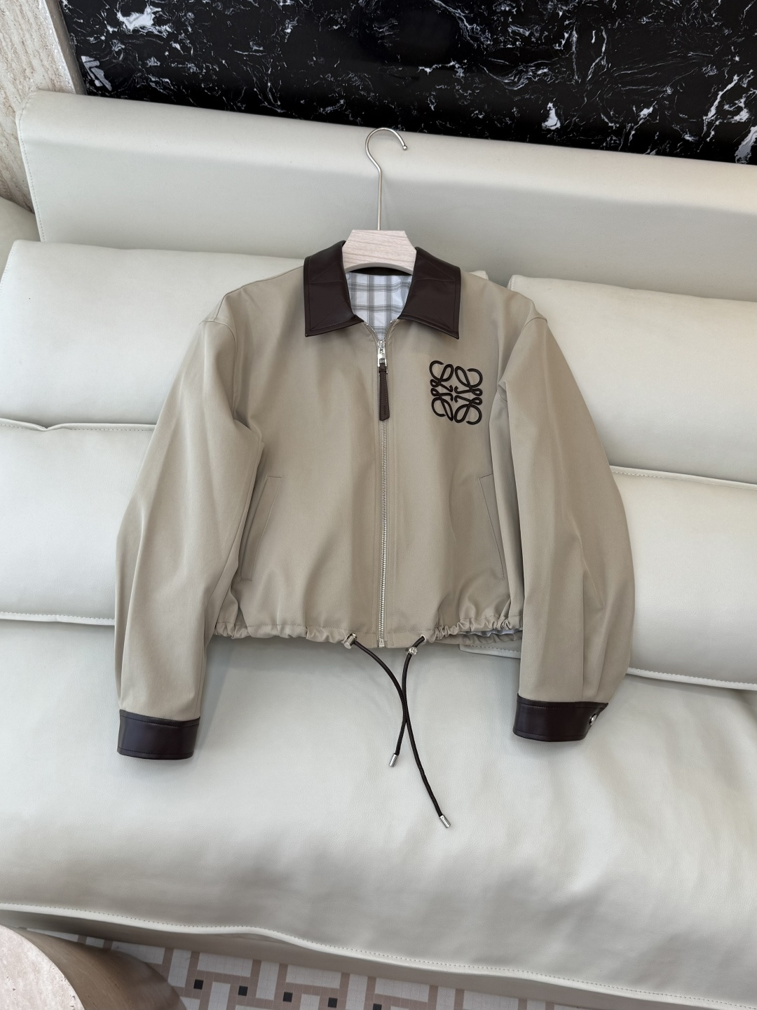 NO:568688,LK003# New Jacket P Loewe pu collar zipper style long sleeve jacket black khaki SML,,loewe,jackets & coats,alexander wang19860909LK003#新款外套P Loewe pu领 拉链款 长袖外套 黑色 卡其色 SML,,loewe,jackets & coats,alexander wang,Women's clothing