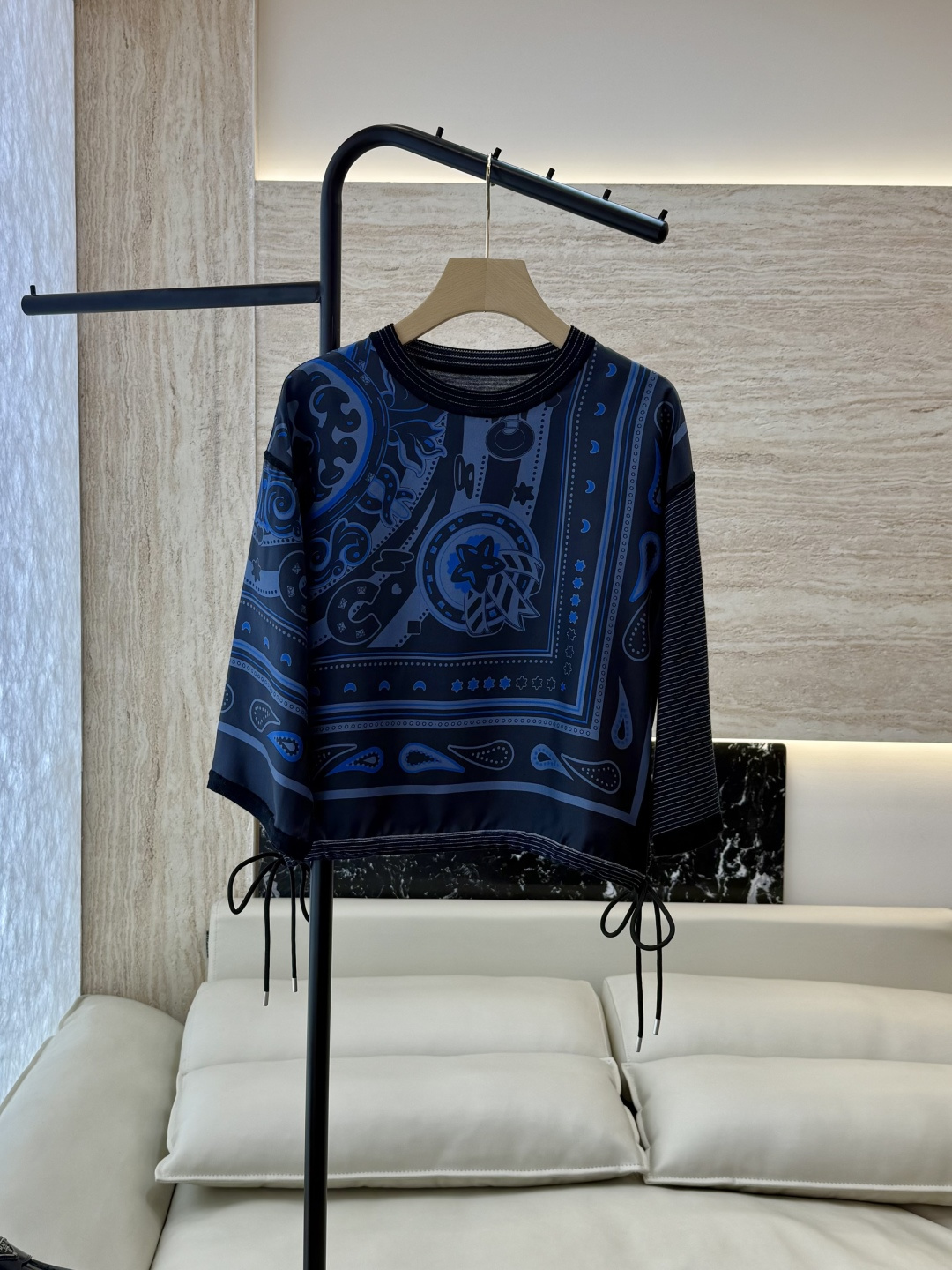 NO:575921,H32592#New wool knitted p H home Hermes splicing style silk splicing 20 wool round neck pullover apricot blue S-XL,,hermes,real silk,alexander wang19860909H32592#新款羊毛针织p H家 爱马仕拼接款 真丝拼接20 羊毛 圆领套头衫 杏色 蓝色 S-XL,,hermes,real silk,alexander wang,Women's clothing