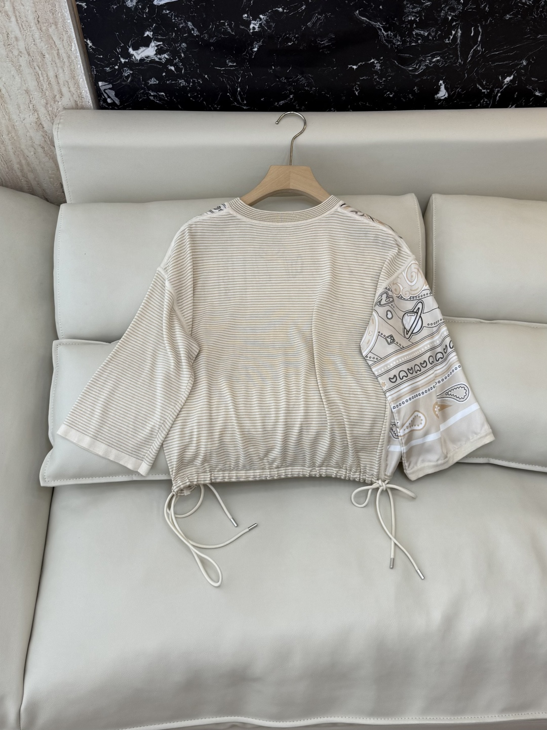 H32592#新款羊毛针织💕H家 爱马仕拼接款 100% 真丝拼接20% 羊毛 圆领套头衫 杏色 蓝色 