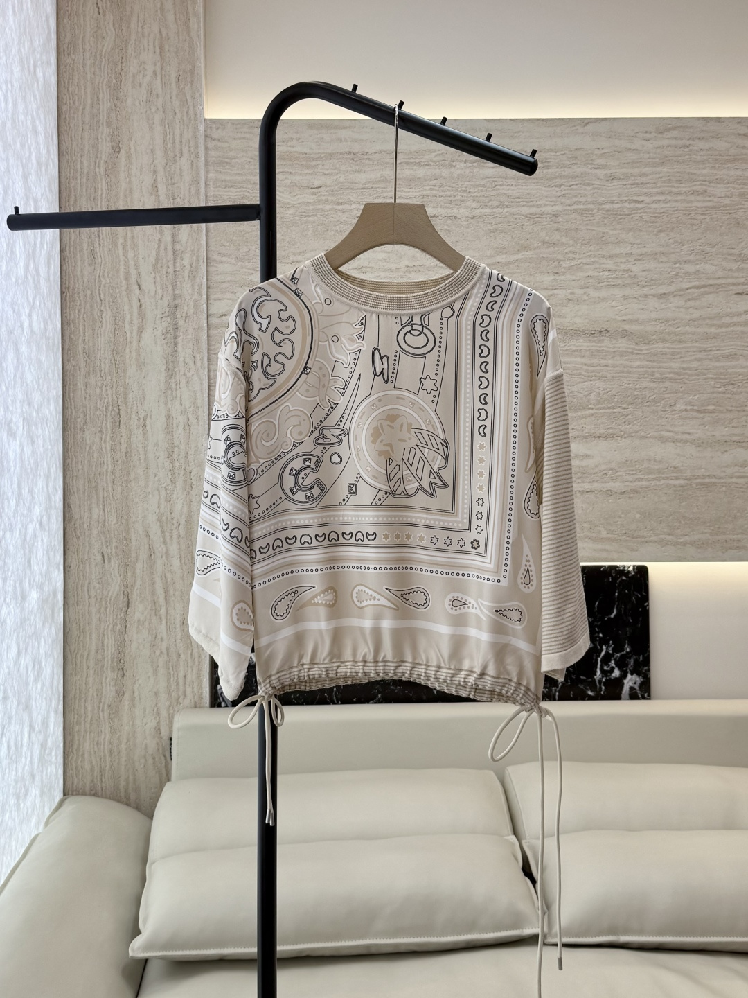 NO:575923,H32592# New Wool Knitting H Home Hermes Splicing Silk Splicing 20 Wool Round Neck Pullover Apricot Blue S-XL,,hermes,real silk,alexander wang19860909H32592#新款羊毛针织 H家 爱马仕拼接款 真丝拼接20 羊毛 圆领套头衫 杏色 蓝色 S-XL,,hermes,real silk,alexander wang,Women's clothing