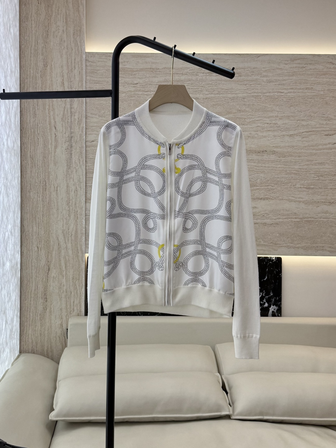 NO:575929,H32589# New Sweater H Home Hermes Positioning Print Silk Twill Splicing Long Sleeve Cardigan Jacket Brown White SMLXL,,hermes,jackets & coats,real silk,alexander wang19860909H32589#新款针织衫 H家 爱马仕 定位印花 真丝斜纹拼接 长袖开衫外套 咖色 白色 SMLXL,,hermes,jackets & coats,real silk,alexander wang,Women's clothing