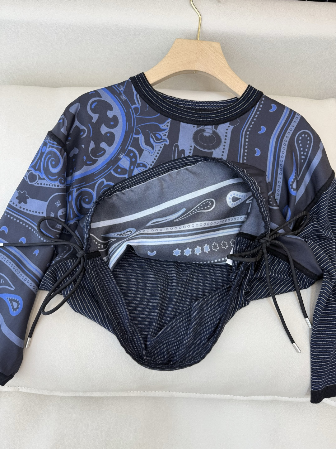 H32592#新款羊毛针织💕H家 爱马仕拼接款 100% 真丝拼接20% 羊毛 圆领套头衫 杏色 蓝色 