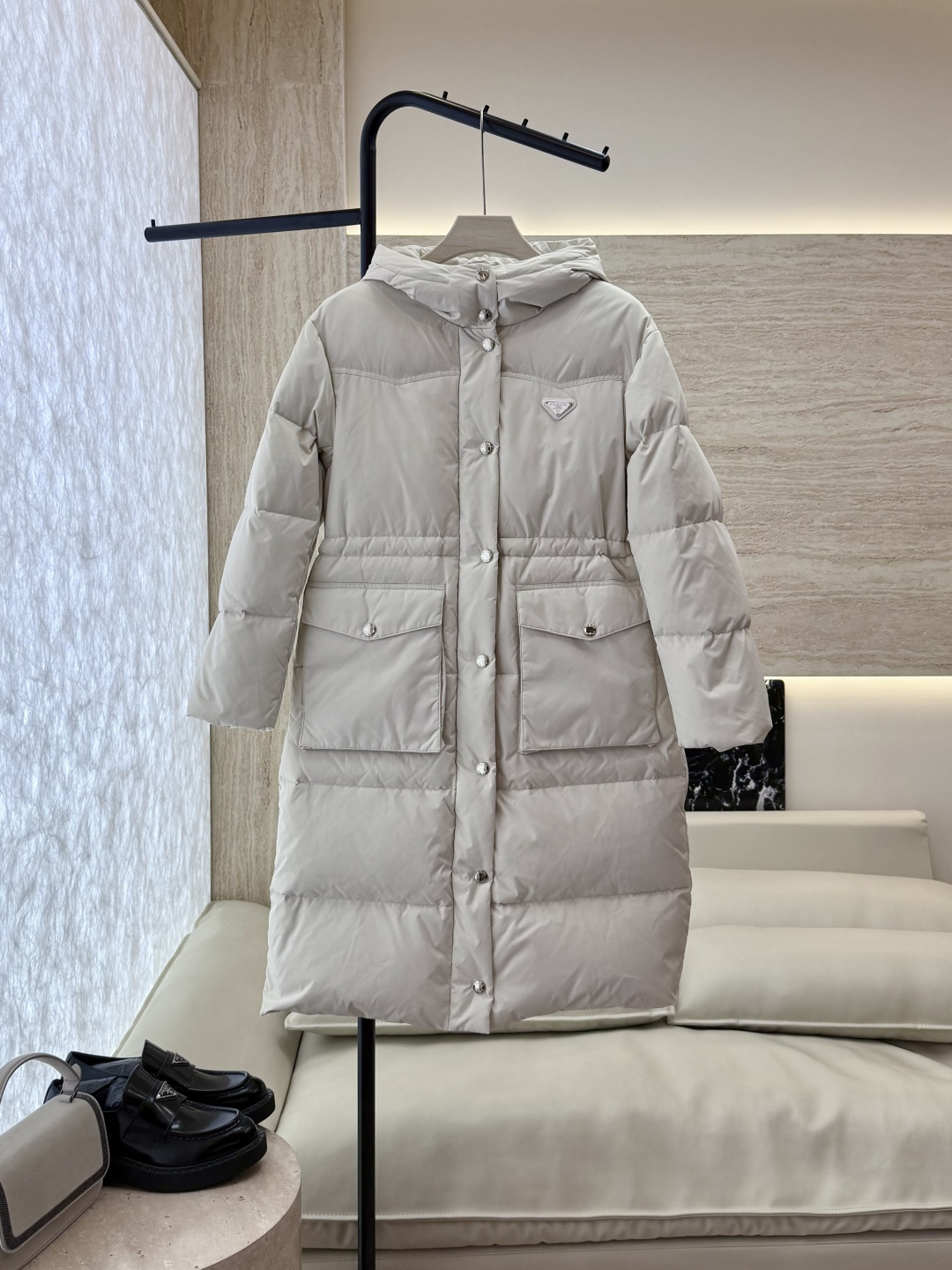 NO:576344,With dust bag P-8518-1# new down jacket Prada triangle logo 90 white goose down long down jacket white khaki black 38-44,,prada,down jacket,alexander wang19860909配防尘袋P-8518-1#新款羽绒服 Prada 三角标 90白鹅绒 长款羽绒服 白色 卡其色 黑色 38-44,,prada,down jacket,alexander wang,Women's clothing