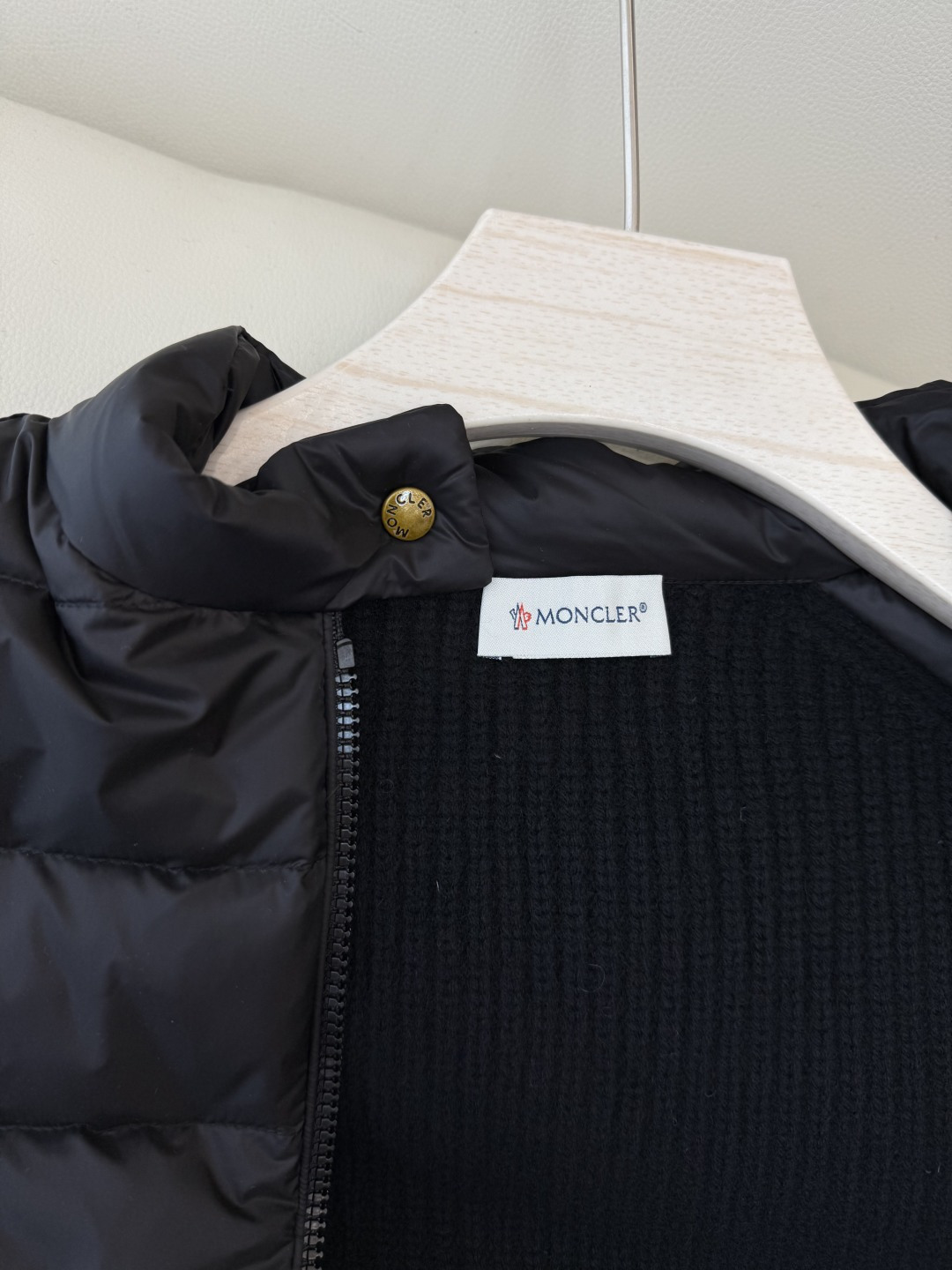 M421#新款羽绒服‼️清版1S Mon 蒙口 顶级版‼️90% 白鹅绒 拼接100% 羊毛针织袖 薄羽