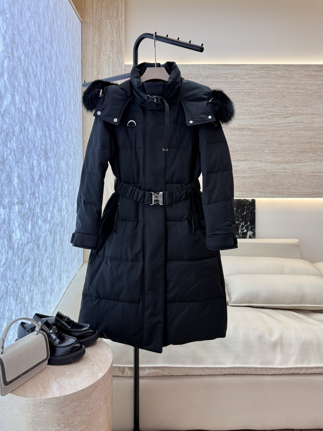NO:577407,Comes with dust bag AH262# PR triangle logo oversized fox fur collar 90 white goose down down jacket waist long down apricot black size 38/40/42/44,, down jacket, alexander wang19860909配防尘袋AH262# PR 三角标 超大狐狸毛领 90 白鹅绒 羽绒服 收腰长款羽绒 杏色 黑色 38/40/42/44码,,down jacket,alexander wang,Women's clothing