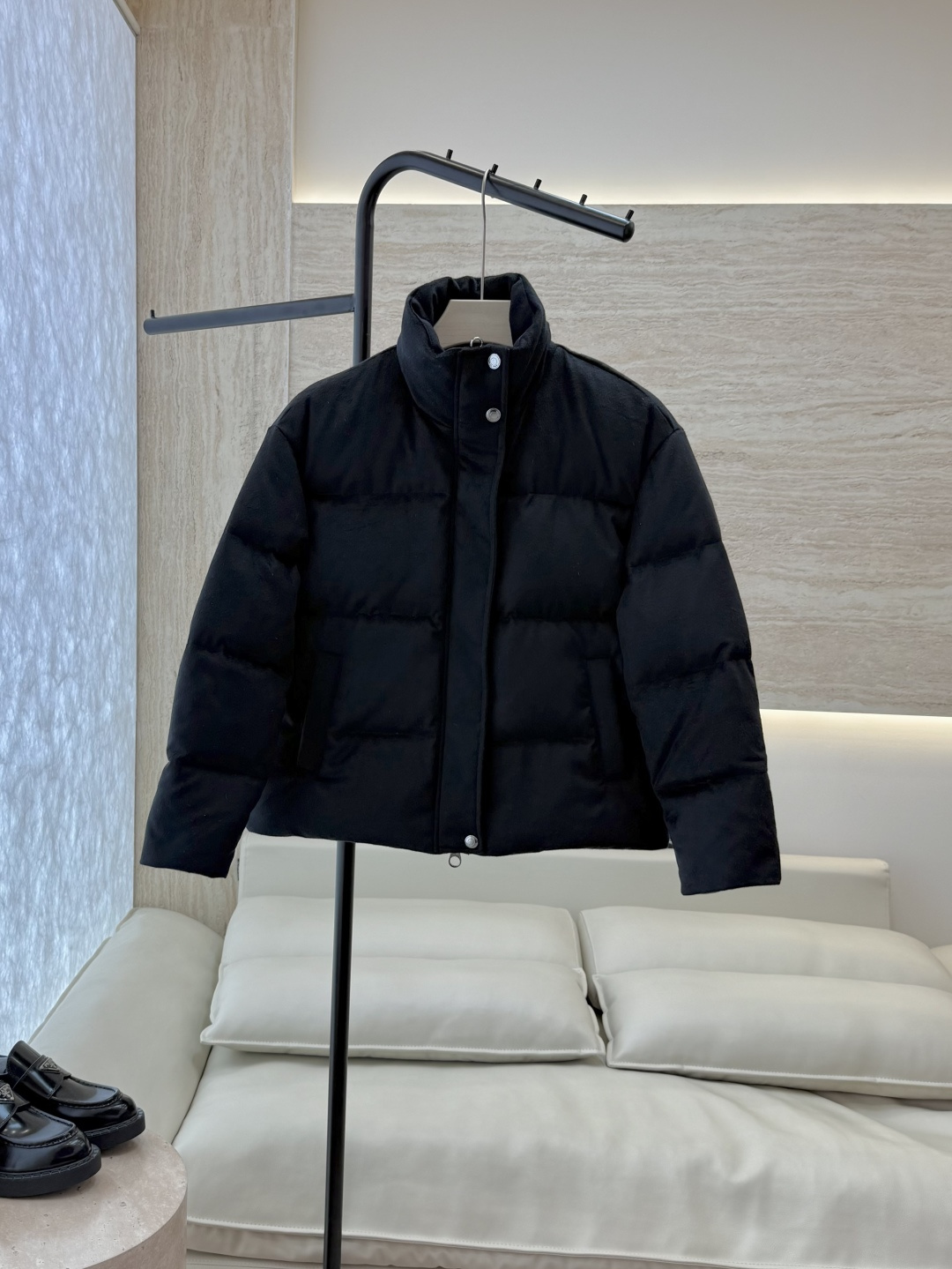 NO:578717,With dust bag QGL031# new down jacket L P 10 cashmere 15 wool 90 lining each white duck down short down jacket black white 36/38/40,,down jacket,alexander wang19860909配防尘袋QGL031#新款羽绒服 L P 10羊绒 15 羊毛 内里各自90 白鸭绒 短款羽绒服 黑色 白色 36/38/40,,down jacket,alexander wang,Women's clothing