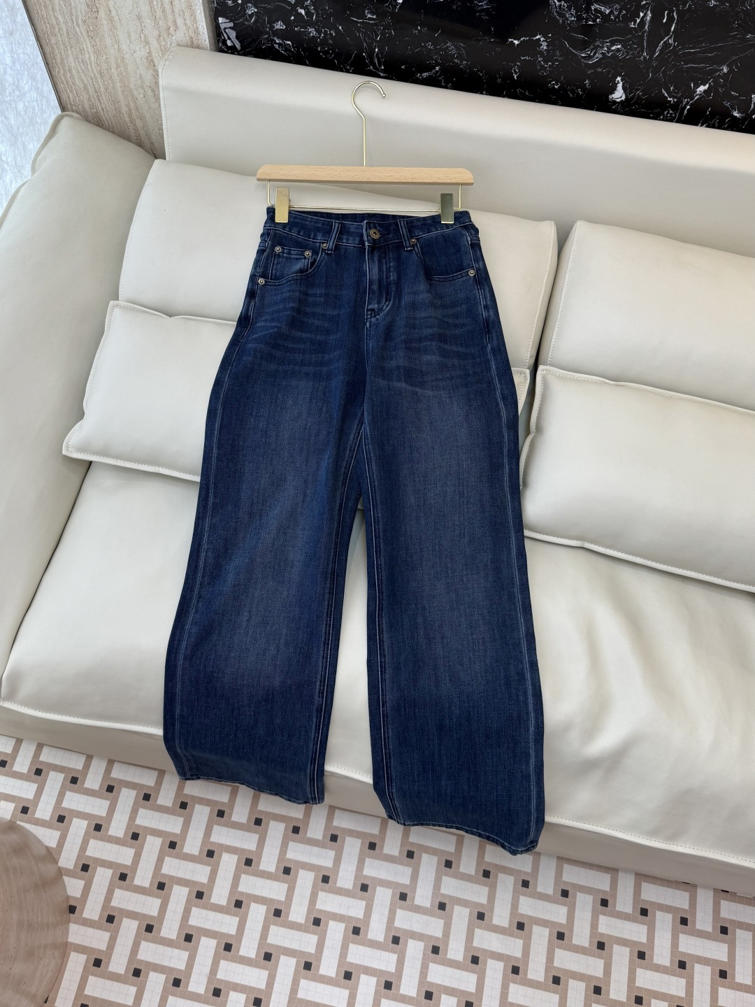 NO:591223,CX0164#New style jeans miu home letter denim cotton slim jeans blue black size 26-30,,miumiu,jeans,alexander wang19860909CX0164#新款牛仔裤 miu 家 字母 牛仔棉显瘦牛仔裤 蓝色 黑色 26-30码,,miumiu,jeans,alexander wang,Women's clothing