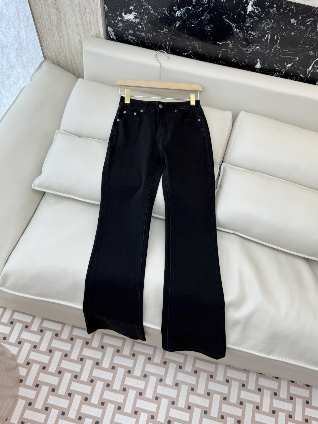 NO:591214,CX0152# new jeans P chanel letter embroidered denim cotton slim jeans blue black 26-30 yards,,chanel,jeans,alexander wang19860909CX0152#新款牛仔裤P chanel 字母绣花 牛仔棉显瘦牛仔裤 蓝色 黑色 26-30码,,chanel,jeans,alexander wang,Women's clothing