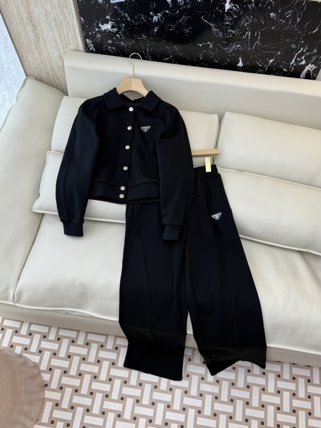 NO:590707,CX0154#New Suit P Prada triangle logo small lapel jacket and trousers suit khaki black SML,,prada,jackets & coats,alexander wang19860909CX0154#新款套装P Prada 三角标小翻领外套长裤套装 卡其色 黑色 SML,,prada,jackets & coats,alexander wang,Women's clothing