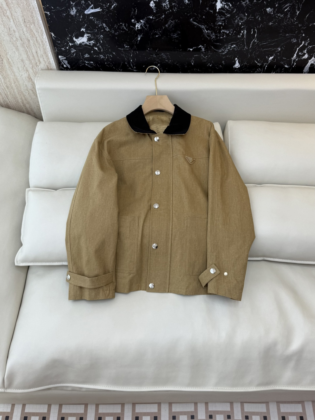 NO:590734,CX0160# New Jacket P Prada triangle logo minimalist style lapel long-sleeved jacket black khaki SML,,prada,jackets & coats,alexander wang19860909CX0160#新款外套P Prada 三角标 极简风 翻领 长袖外套 黑色 卡其色 SML,,prada,jackets & coats,alexander wang,Women's clothing