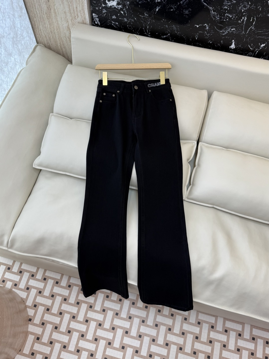 NO:591217,CX0162# new jeans chanel letter embroidered denim cotton slim jeans blue black size 26-30,,chanel,jeans,alexander wang19860909CX0162#新款牛仔裤 chanel 字母绣花 牛仔棉显瘦牛仔裤 蓝色 黑色 26-30码,,chanel,jeans,alexander wang,Women's clothing