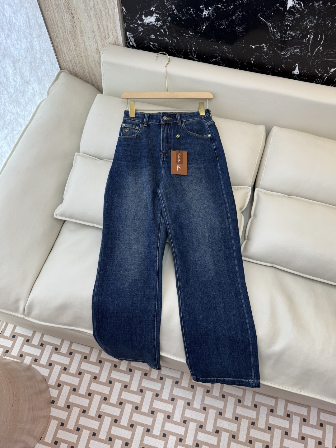 NO:592119,NZ015# new jeans LP super comfortable embroidered logo straight jeans two colors 26/27/28/29,,loro piana,jeans,alexander wang19860909NZ015#新款牛仔裤 LP 超舒适 绣花款logo 直筒 牛仔裤 两色 26/27/28/29,,loro piana,jeans,alexander wang,Women's clothing