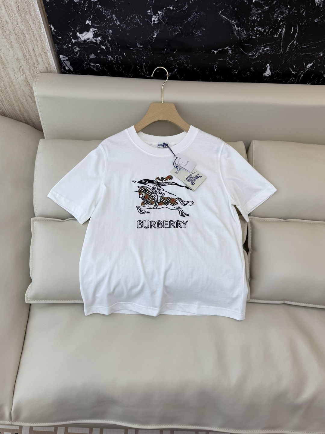 NO:608353,QG0128# New long-sleeved T-shirt P Bur war horse print classic short-sleeved T-shirt white black pink SML,,burberry,T-shirt,tees,t-shirt,alexander wang19860909QG0128#新款长袖T恤P Bur 战马印花 经典款短袖T恤 白色 黑色 粉色 SML,,burberry,T-shirt,tees，t-shirt,alexander wang,Women's clothing