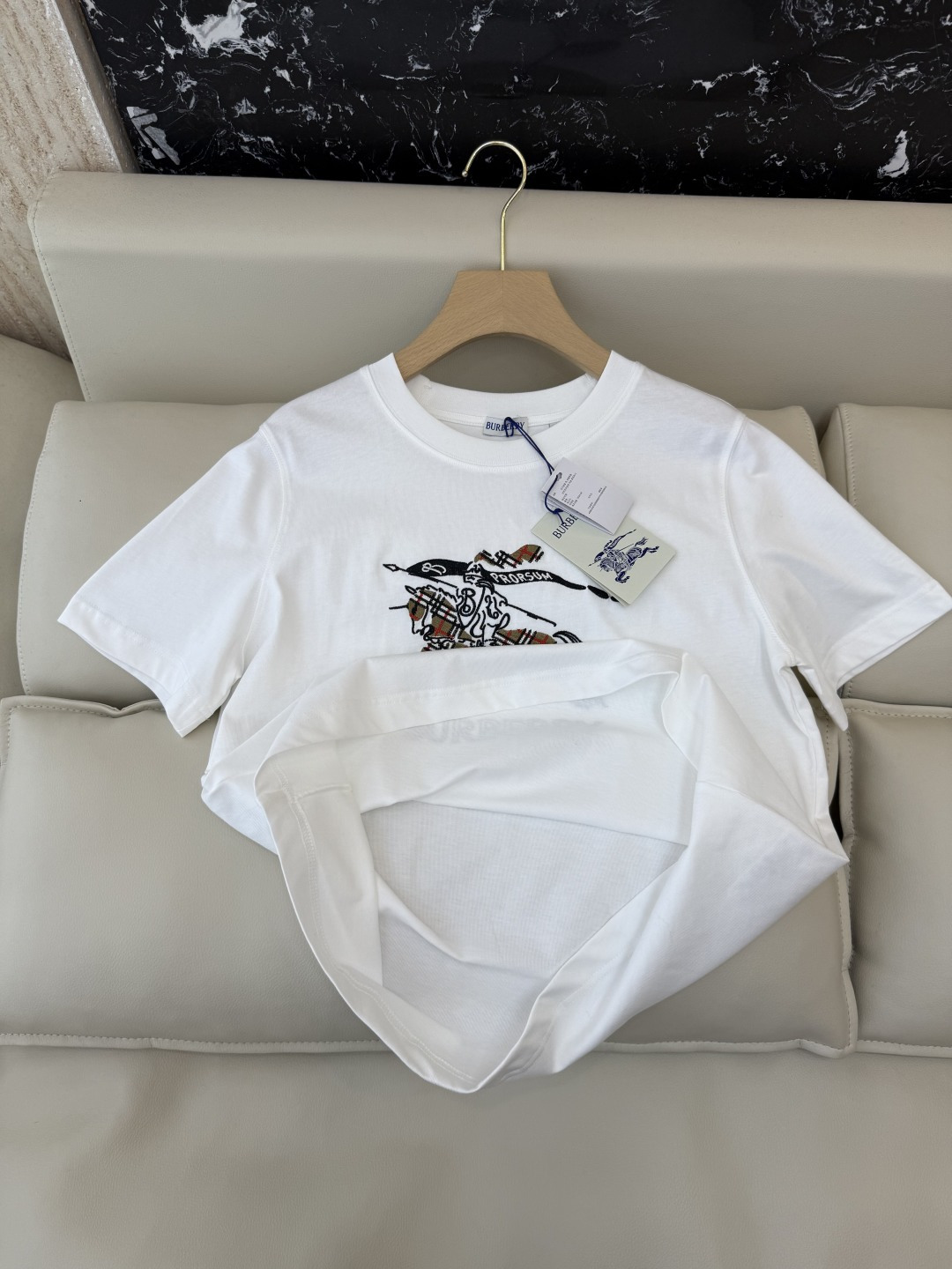 QG0128#新款长袖T恤‼️Bur 战马印花 经典款短袖T恤 白色 黑色 粉色 SML