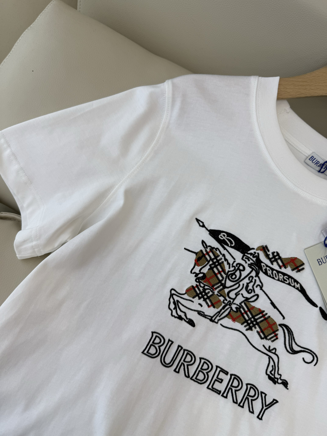 QG0128#新款长袖T恤‼️Bur 战马印花 经典款短袖T恤 白色 黑色 粉色 SML