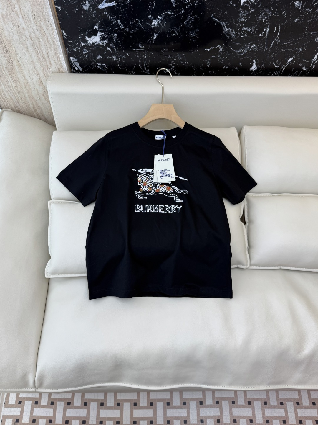 NO:608349,QG0128# New long-sleeved T-shirt Bur war horse print classic short-sleeved T-shirt white black pink SML,,burberry,T-shirt,tees,t-shirt,alexander wang19860909QG0128#新款长袖T恤 Bur 战马印花 经典款短袖T恤 白色 黑色 粉色 SML,,burberry,T-shirt,tees，t-shirt,alexander wang,Women's clothing