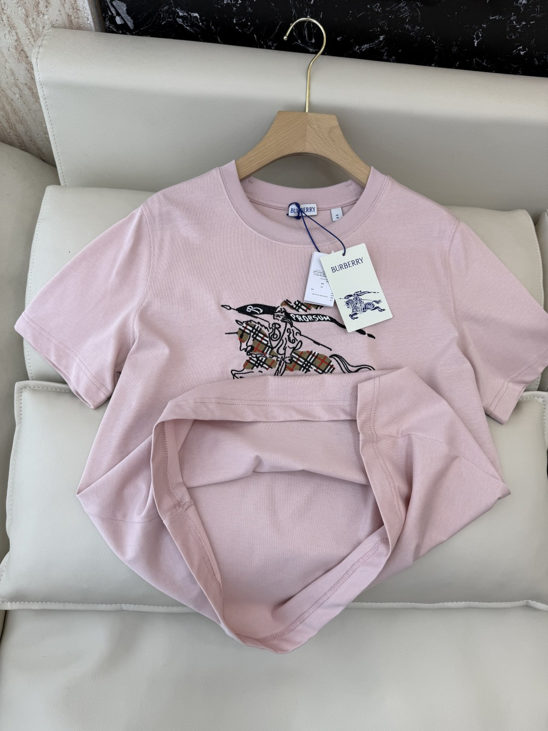 QG0128#新款长袖T恤‼️Bur 战马印花 经典款短袖T恤 白色 黑色 粉色 SML