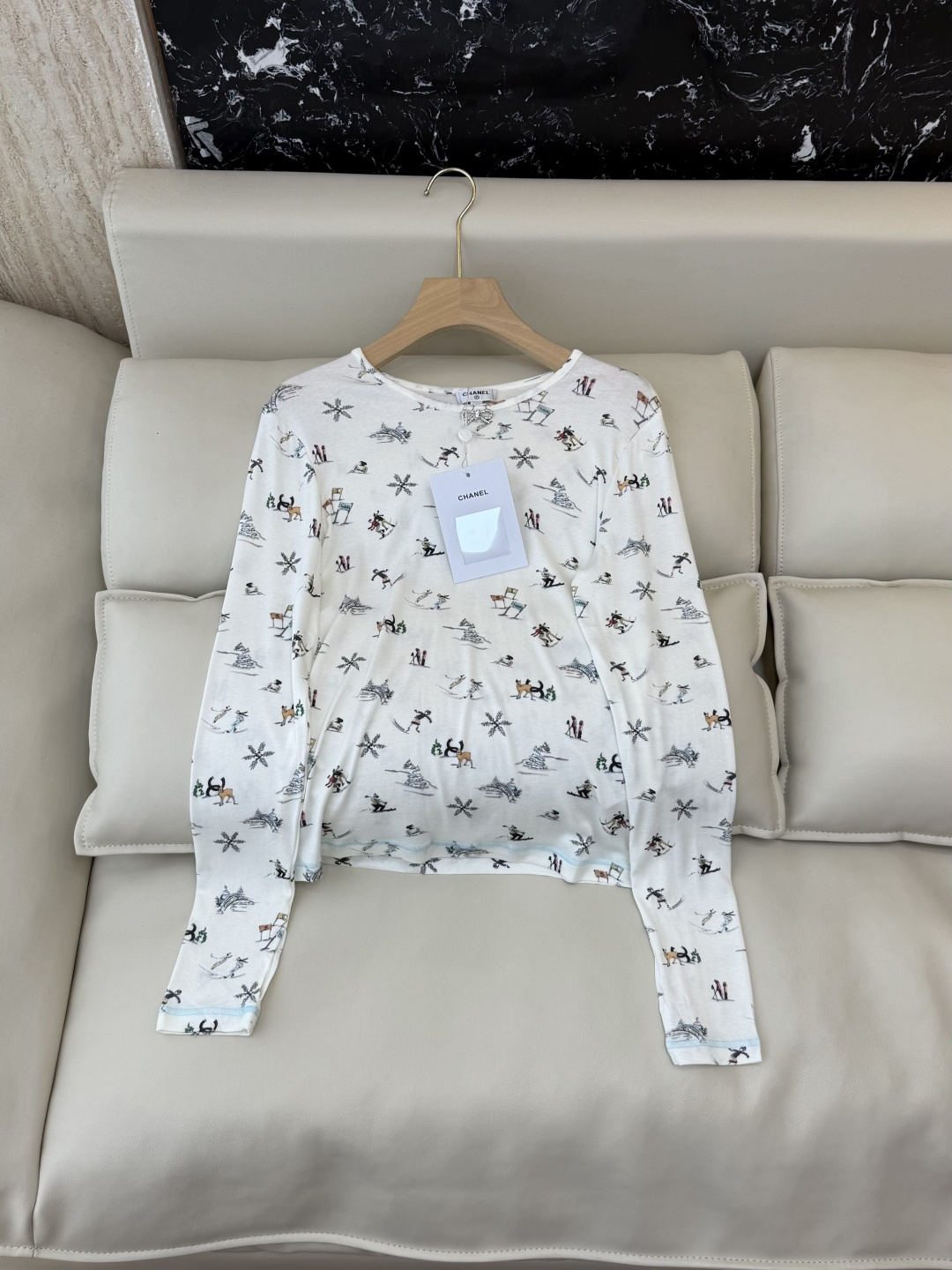 NO:608372,QG0125# new long-sleeved T-shirt chanel Xiaoxiang ski print long-sleeved T-shirt SML,,chanel,tees,t-shirt,alexander wang19860909QG0125#新款长袖T恤 chanel 小香 滑雪印花 长袖T恤 SML,,chanel,tees，t-shirt,alexander wang,Women's clothing