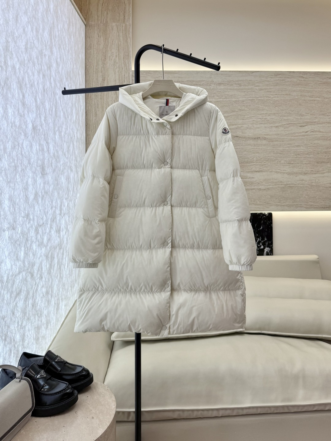 NO:609269,With dust bag Z216# down jacket Mon hooded top version 90 white goose down long down jacket apricot white size 1-2-3,,Moncler,down jacket,alexander wang19860909配防尘袋Z216#羽绒服 Mon 蒙口 顶级版 90 白鹅绒 羽绒服长款 杏色 白色 1-2-3码,,Moncler,down jacket,alexander wang,Women's clothing