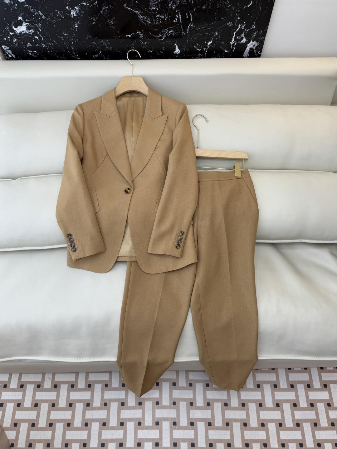 NO:622545,LM018# new suit theory slim fit long-sleeved suit jacket trousers suit khaki black gray S-XXL,,jackets & coats,business suit,alexander wang19860909LM018#新款套装 theory 修身剪裁 长袖西装外套长裤套装 卡其色 黑色 灰色 S-XXL,,jackets & coats,business suit,alexander wang,Women's clothing