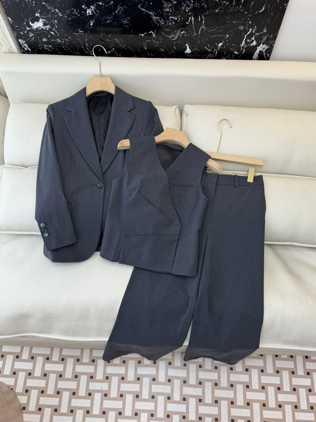 NO:622530,LM015# New three-piece suit Theory 96 wool suit jacket vest trousers three-piece suit black gray size 0-2-4-6,,jackets & coats,business suit,alexander wang19860909LM015#新款三件套 Theory 96 羊毛西装外套马甲长裤 三件套套装 黑色 灰色 0-2-4-6码,,jackets & coats,business suit,alexander wang,Women's clothing