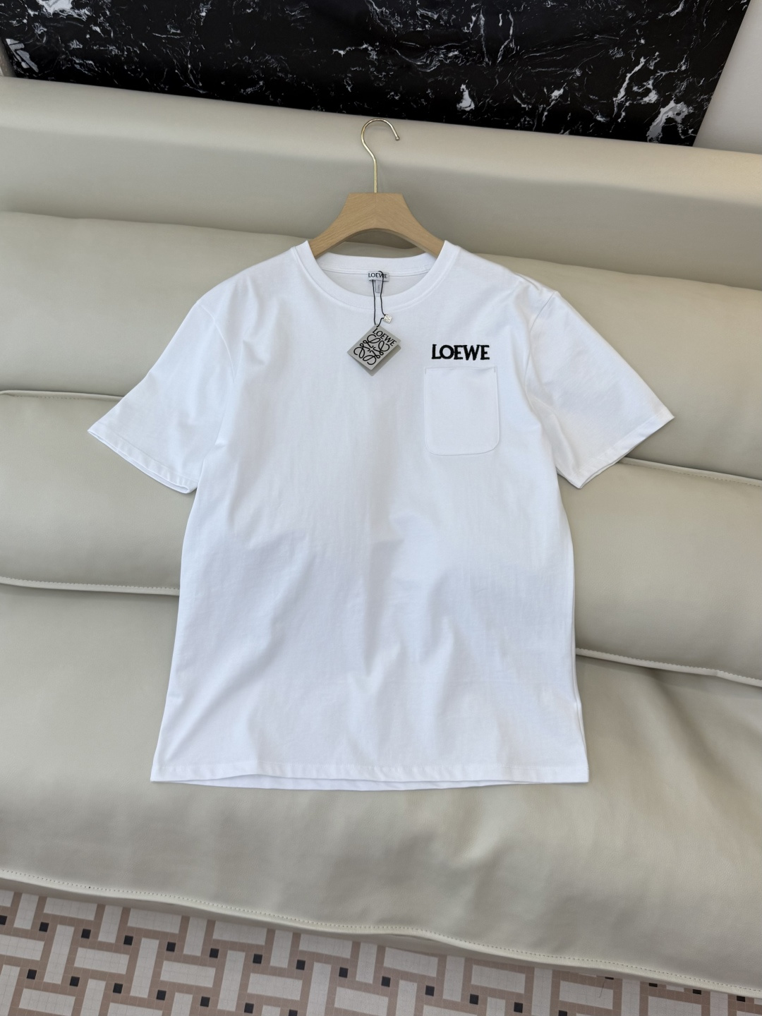 NO:628492,QG0131# New long-sleeved T-shirt P Loewe embroidered logo short-sleeved T-shirt red white black SML,,loewe,T-shirt,tees,t-shirt,alexander wang19860909QG0131#新款长袖T恤P Loewe 绣花logo 短袖T恤 红色 白色 黑色 SML,,loewe,T-shirt,tees，t-shirt,alexander wang,Women's clothing