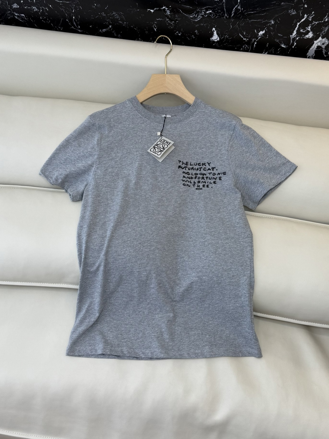 NO:628475,QG0132# New long-sleeved T-shirt P Loewe embroidered cat head short-sleeved T-shirt gray SML,,loewe,T-shirt,tees,t-shirt,alexander wang19860909QG0132#新款长袖T恤P Loewe 绣花猫咪头短袖T恤 灰色 SML,,loewe,T-shirt,tees，t-shirt,alexander wang,Women's clothing