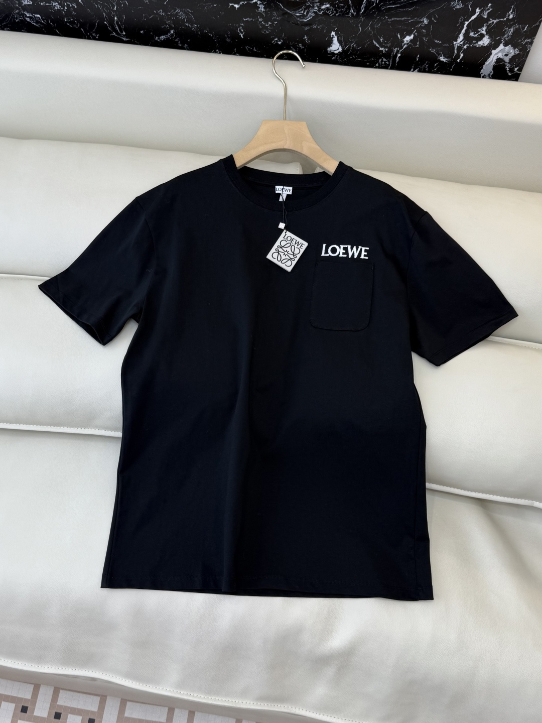 NO:628507,QG0131# New long-sleeved T-shirt P Loewe embroidered logo short-sleeved T-shirt red white black SML,,loewe,T-shirt,tees,t-shirt,alexander wang19860909QG0131#新款长袖T恤P Loewe 绣花logo 短袖T恤 红色 白色 黑色 SML,,loewe,T-shirt,tees，t-shirt,alexander wang,Women's clothing