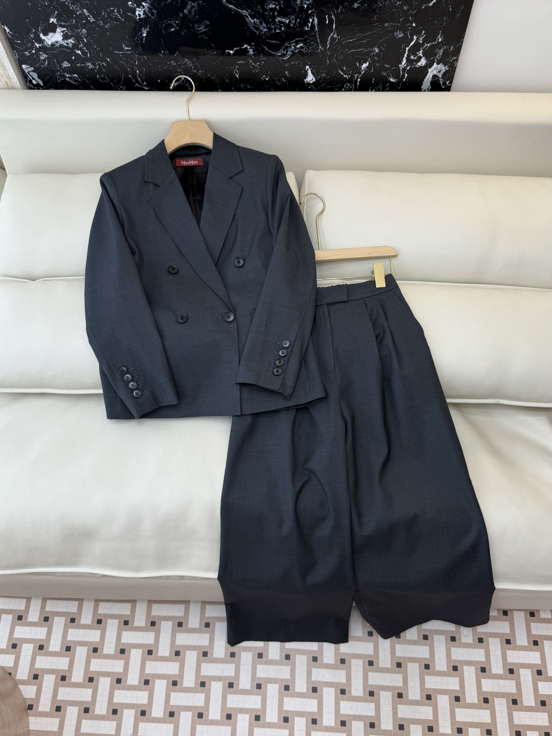 NO:628512,TF098# new suit max 70 wool double-breasted long-sleeved suit jacket trousers suit dark gray 36-42,,tom ford,jackets & coats,business suit,alexander wang19860909TF098#新款套装 max 70 羊毛 双排扣 长袖西装外套 长裤 套装  深灰色 36-42,,tom ford,jackets & coats,business suit,alexander wang,Women's clothing