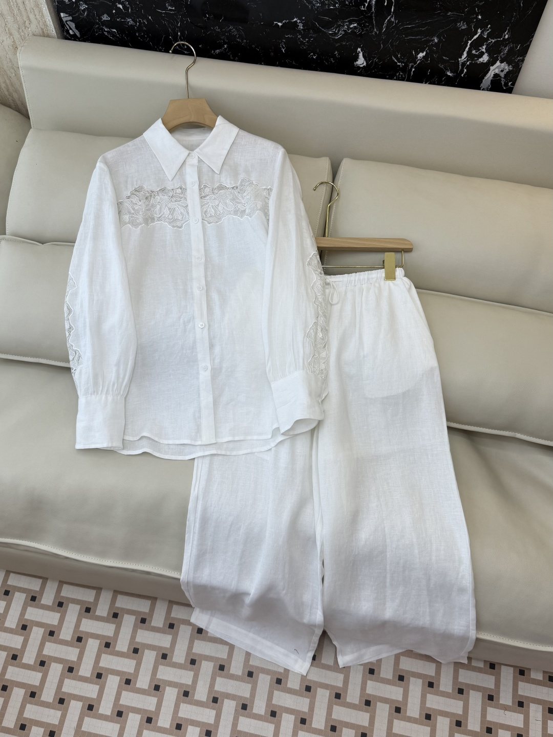 NO:628473,YM062# new suit zim... heavy industry embroidery lace linen top trousers suit navy blue white SMLXL,,alexander wang19860909YM062#新款套装 zim… 重工绣花 蕾丝 亚麻上衣 长裤 套装 藏青色 白色 SMLXL,,alexander wang,Women's clothing