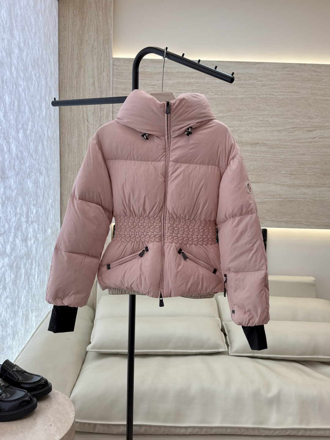 NO:628502,With dust bag WHL022# new down jacket P Moncler top version benchmarking counter 90 white goose down waisted short down jacket black pink size 1-2-3,,down jacket,alexander wang19860909配防尘袋WHL022#新款羽绒服P Moncler 顶级版 对标专柜 90白鹅绒 收腰短款 羽绒服 黑色 粉色 1-2-3码,,down jacket,alexander wang,Women's clothing