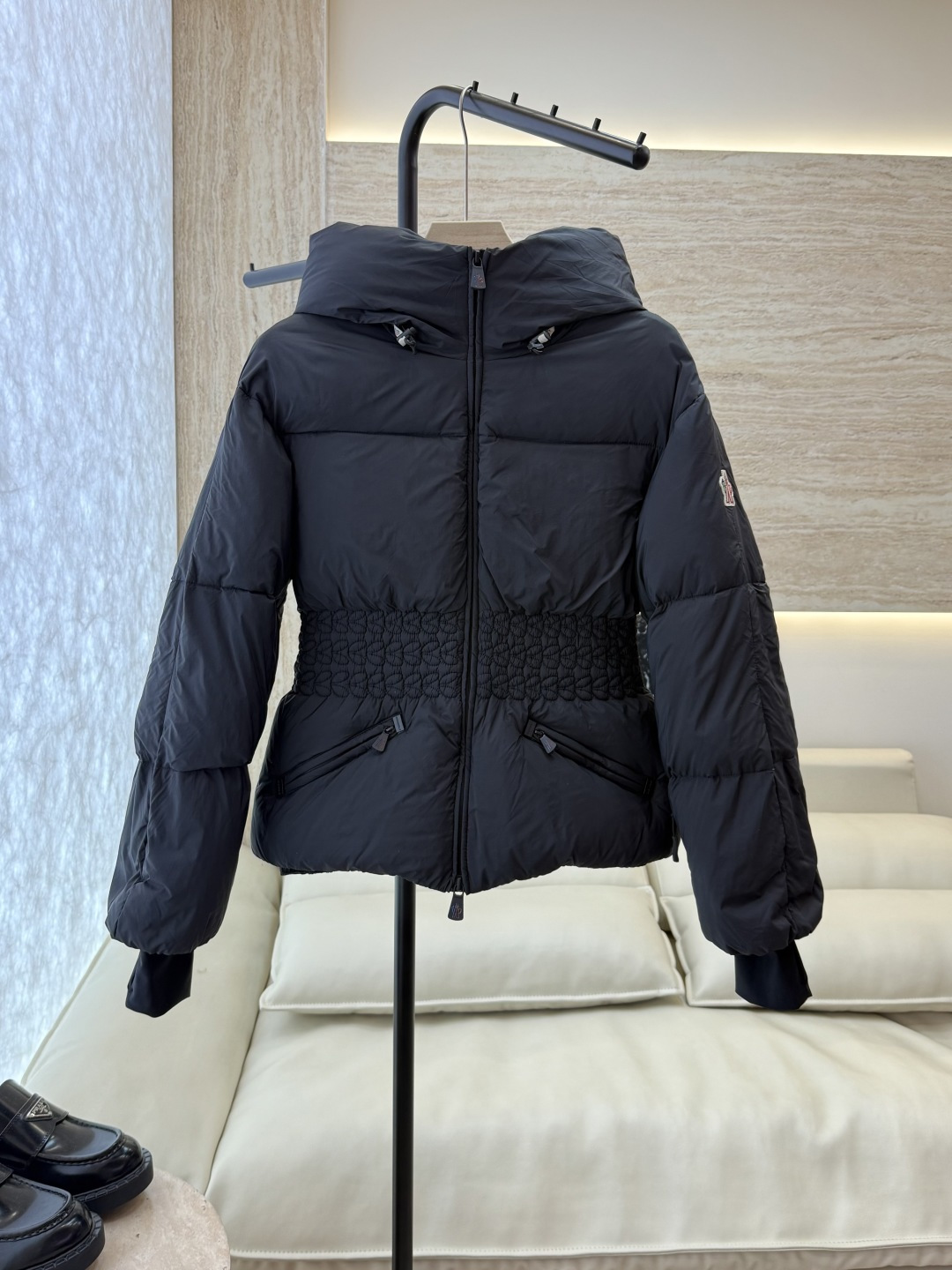 NO:628494,With dust bag WHL022# new down jacket Moncler top version benchmarking counter 90 white goose down waisted short down jacket black pink size 1-2-3,,down jacket,alexander wang19860909配防尘袋WHL022#新款羽绒服 Moncler 顶级版 对标专柜 90白鹅绒 收腰短款 羽绒服 黑色 粉色 1-2-3码,,down jacket,alexander wang,Women's clothing